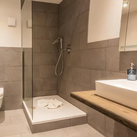 Guest house - Ron's *